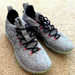 Men’s Lebron XV low